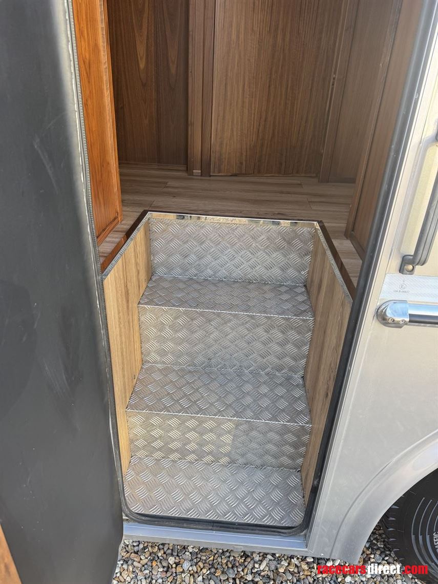 2018-equicruiser-motorhome-race-truck-with-ga