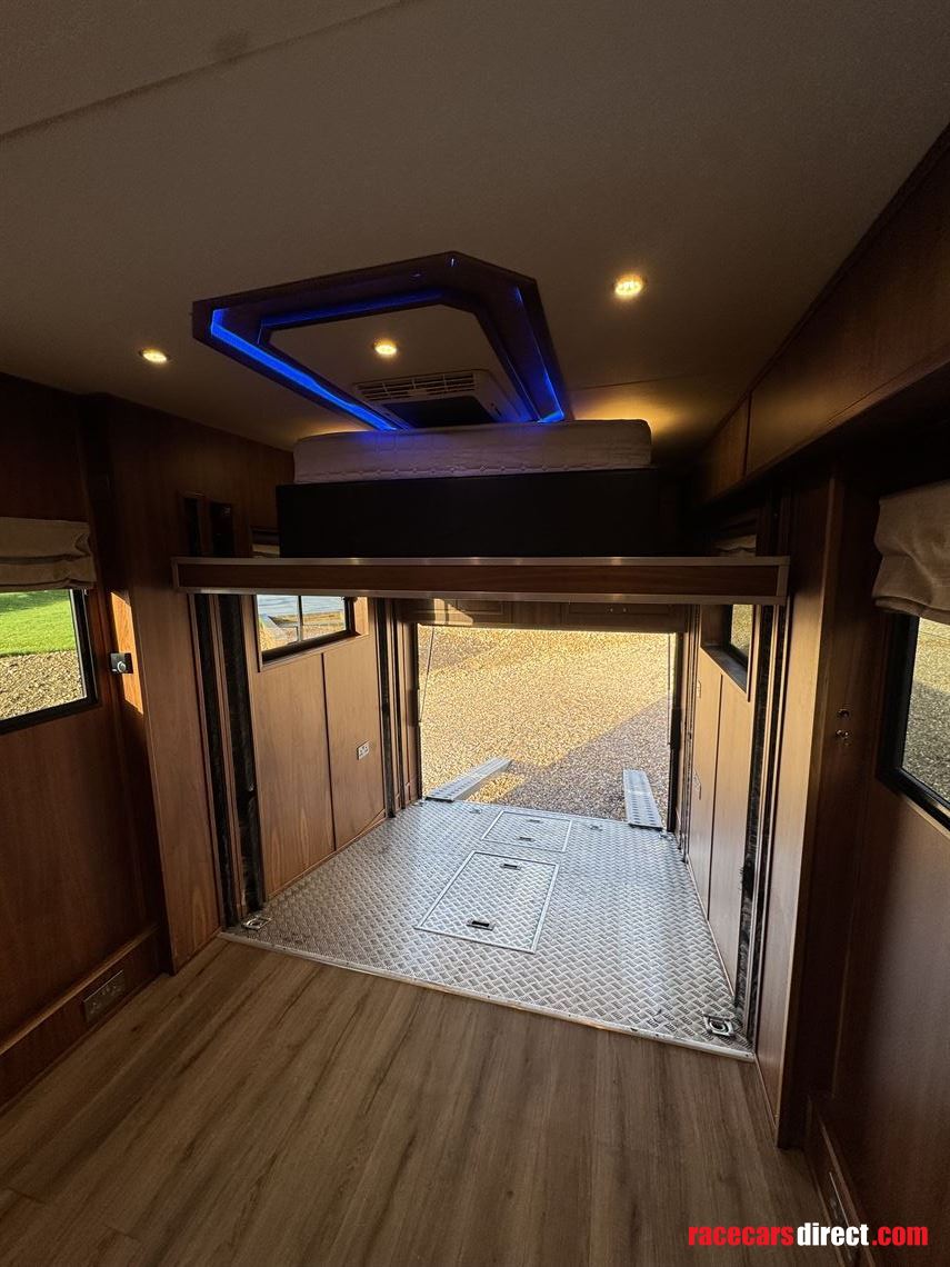 2018-equicruiser-motorhome-race-truck-with-ga