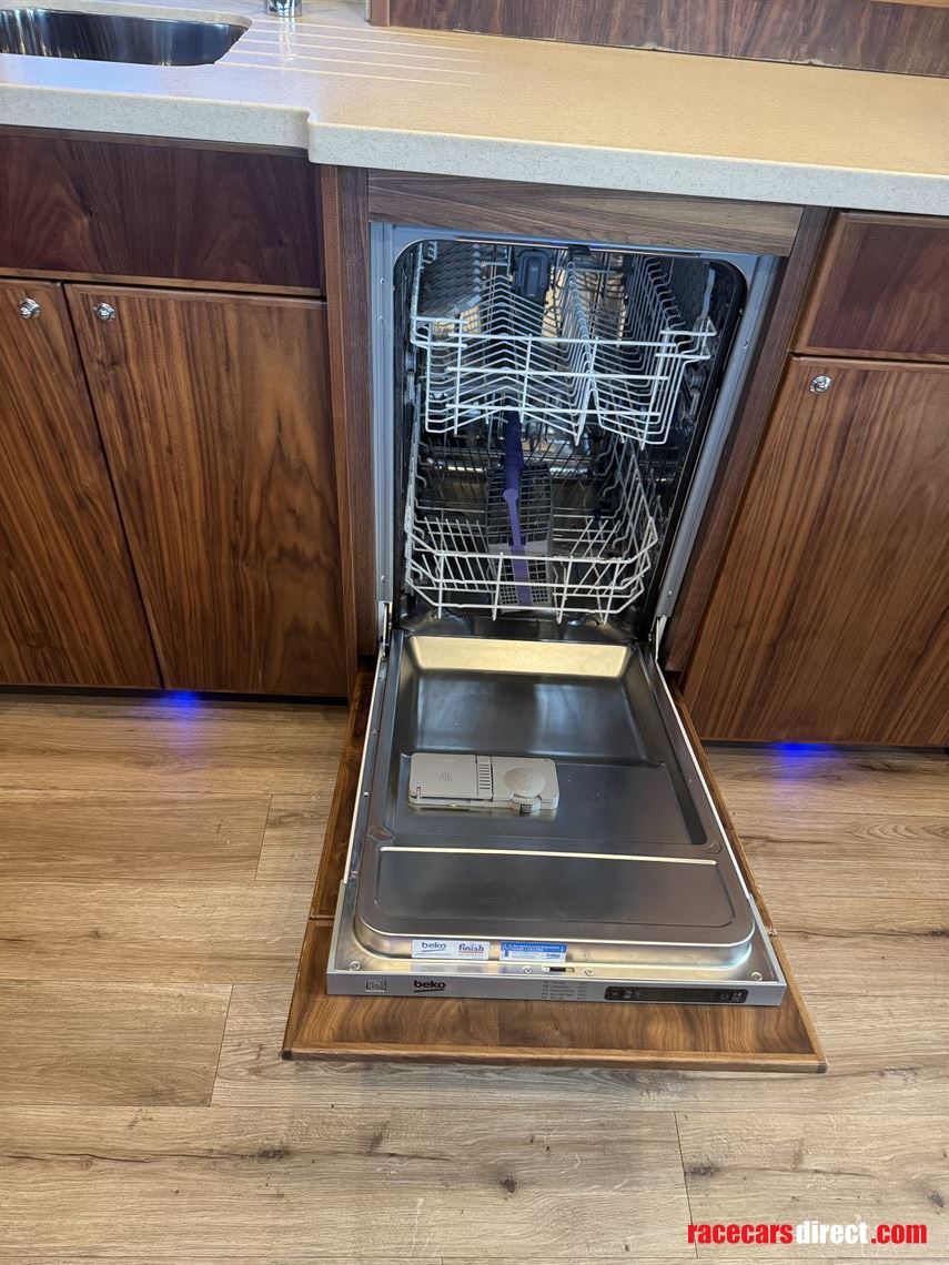 2018-equicruiser-motorhome-race-truck-with-ga