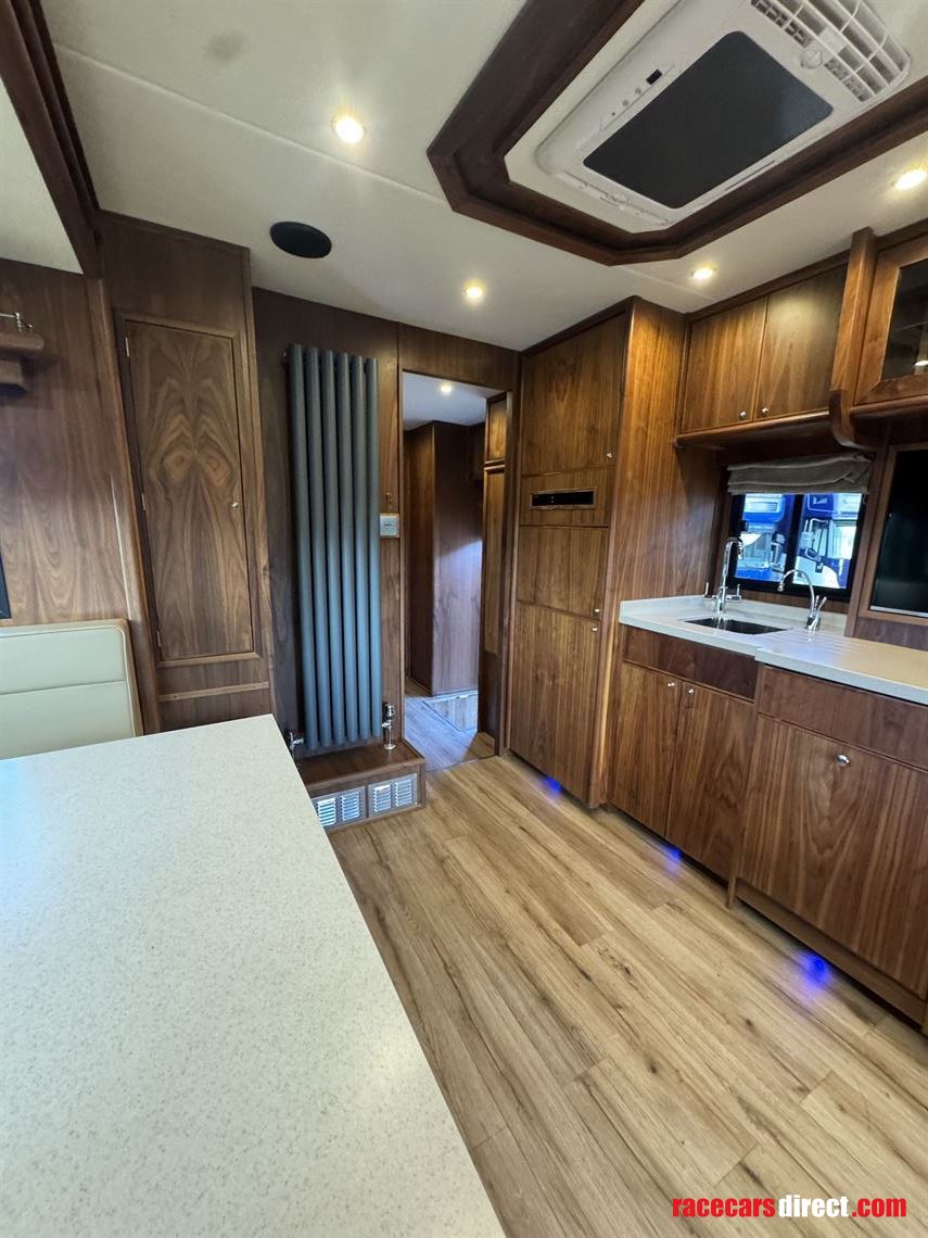 2018-equicruiser-motorhome-race-truck-with-ga