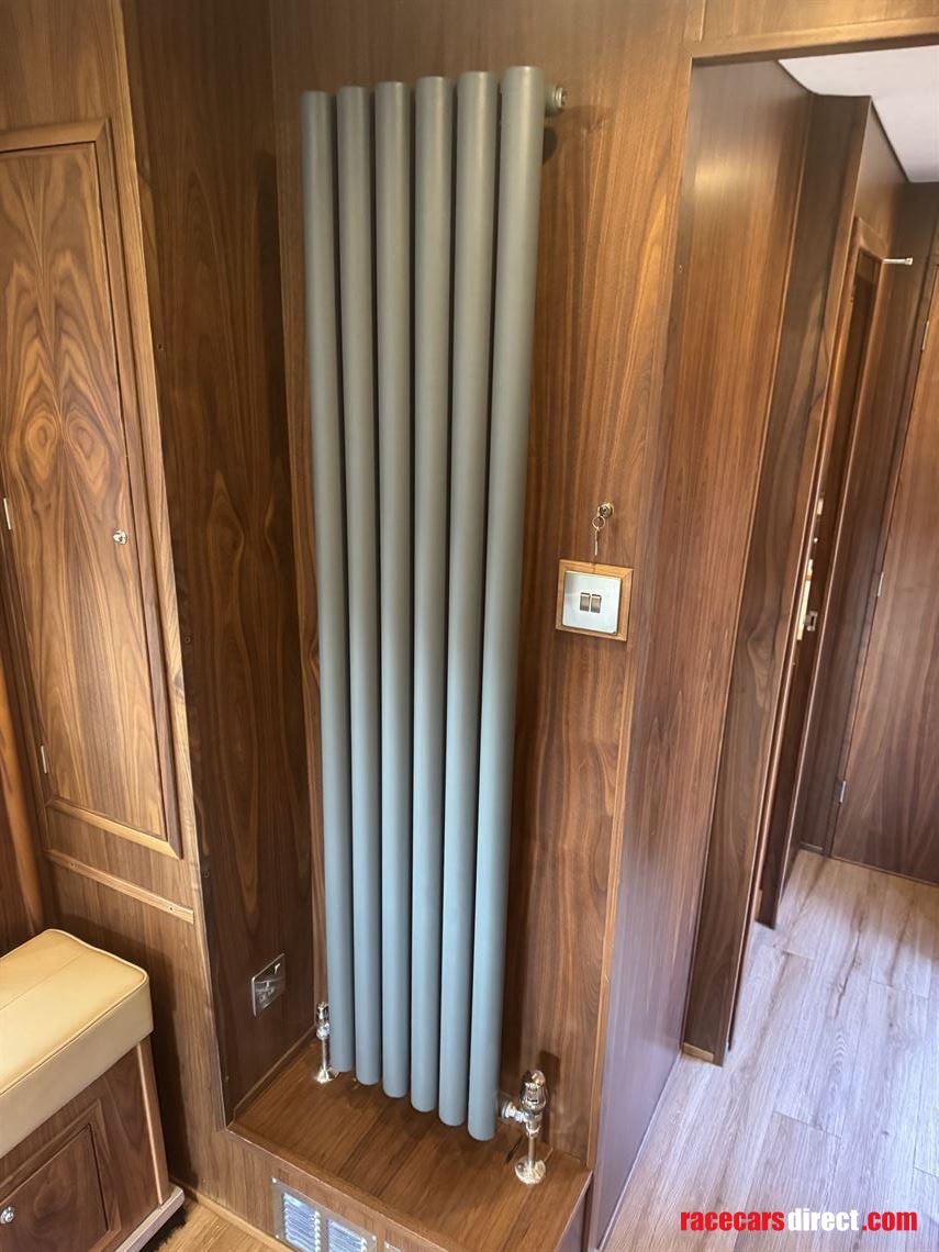 2018-equicruiser-motorhome-race-truck-with-ga