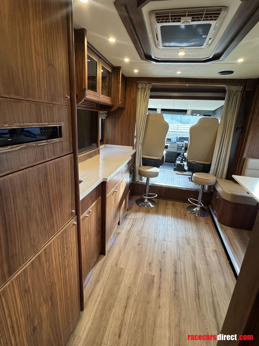 2018-equicruiser-motorhome-race-truck-with-ga