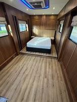 2018-equicruiser-motorhome-race-truck-with-ga