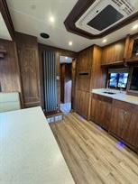 2018-equicruiser-motorhome-race-truck-with-ga