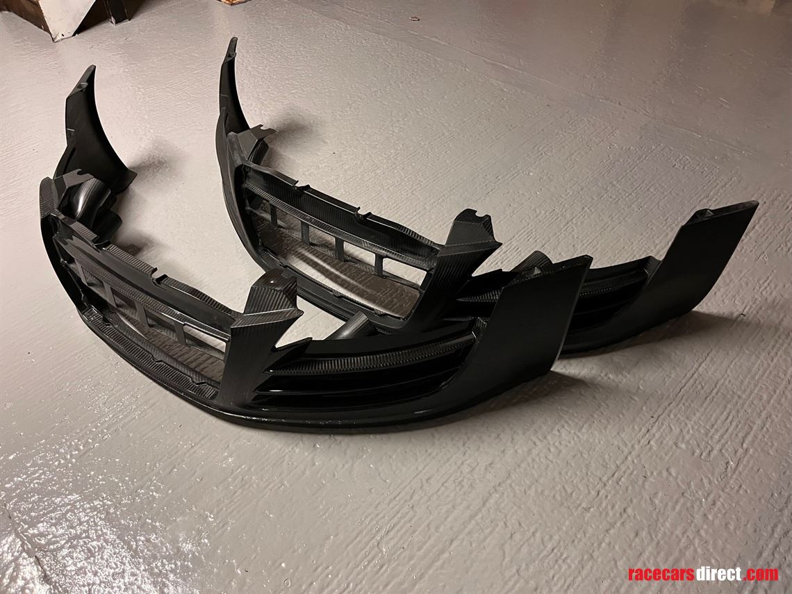 various-audi-r8lms-and-ultra-carbon-body-part