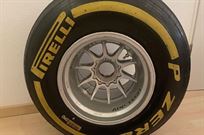 manor-f1-2016-rear-wheel-slick-and-rim-with-t