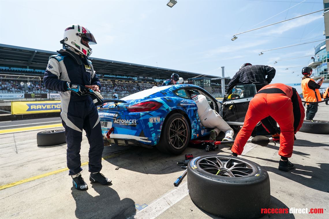 exclusive-drivers-seat---porsche-cayman-nls