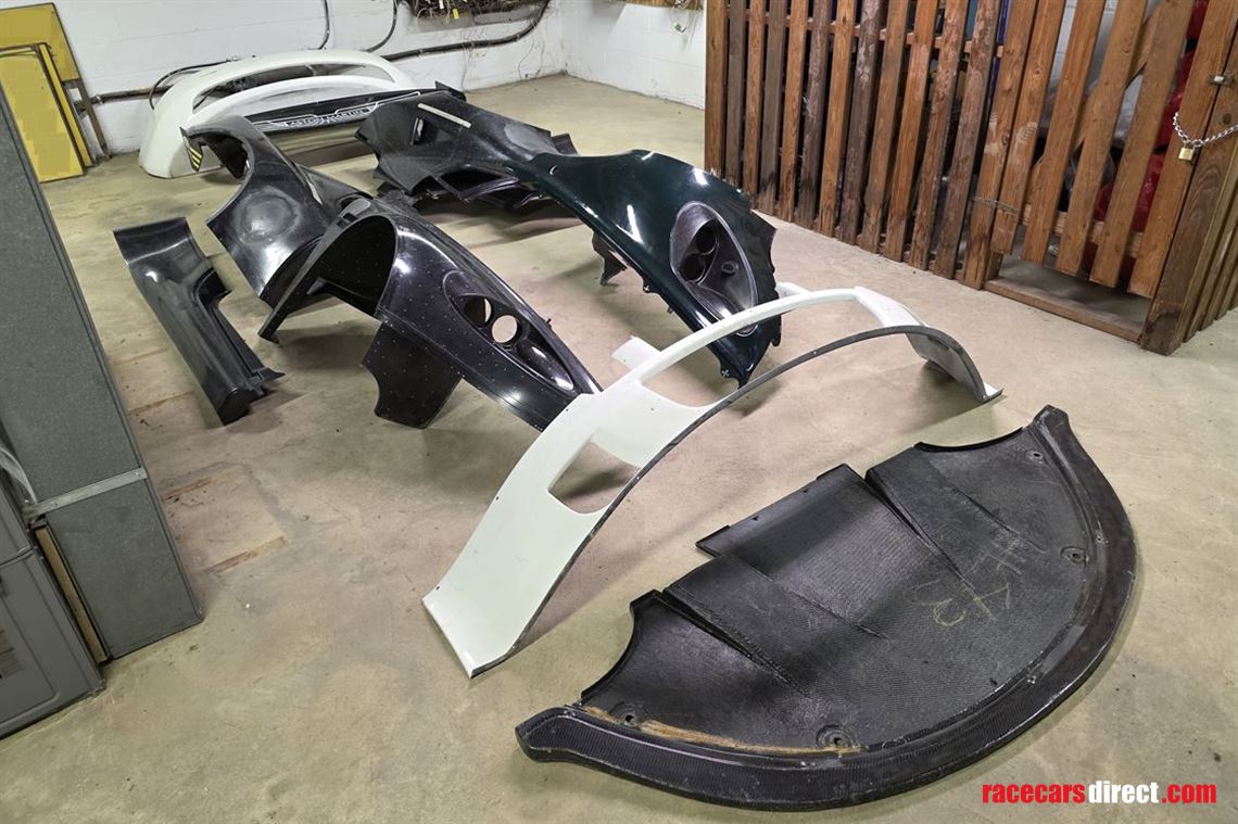 aston-martin-dbrs9-carbon-fiber-body-panels-m