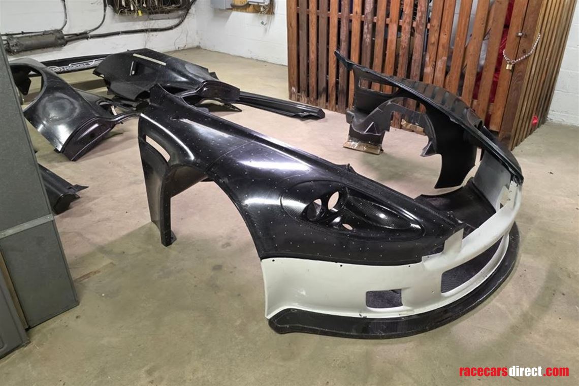 aston-martin-dbrs9-carbon-fiber-body-panels-m