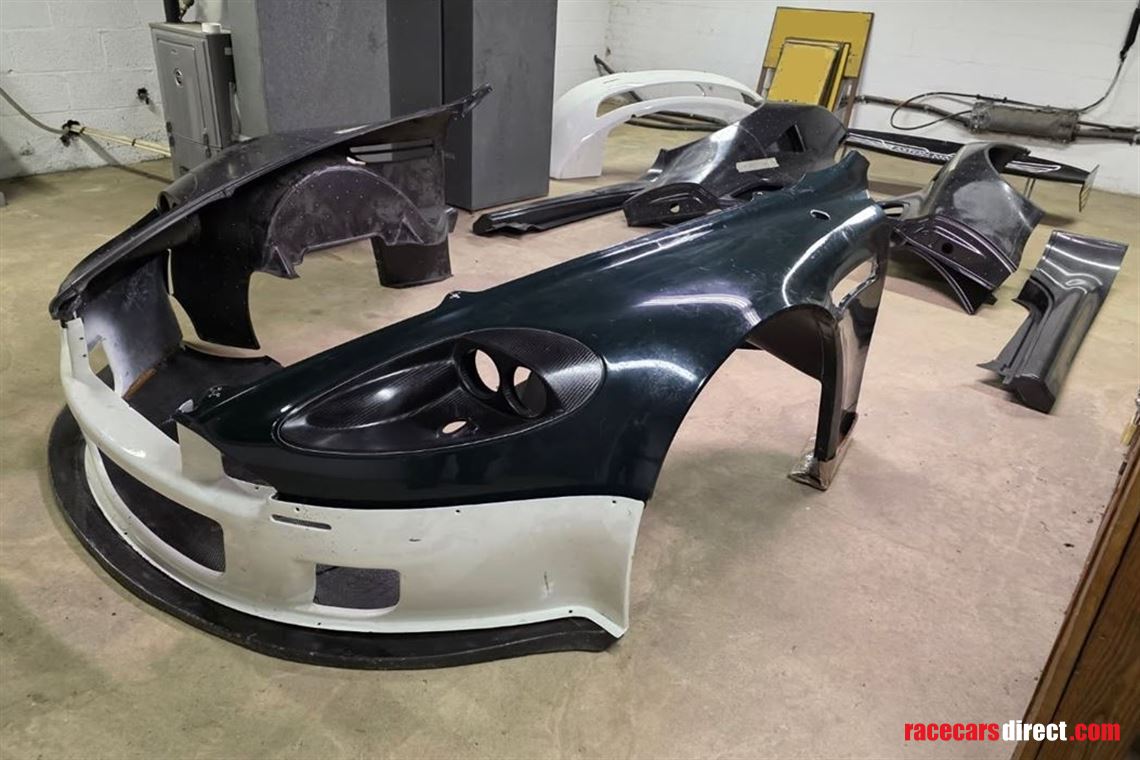 aston-martin-dbrs9-carbon-fiber-body-panels-m