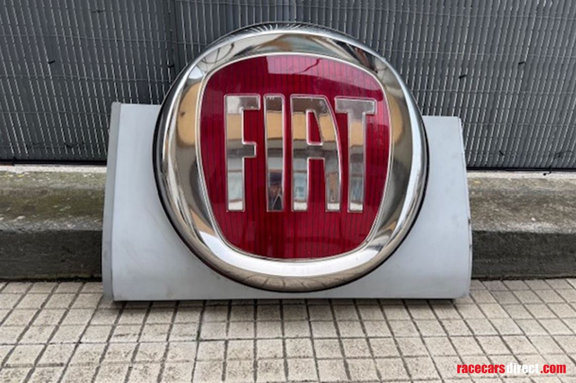 fiat-illuminated-neon-sign