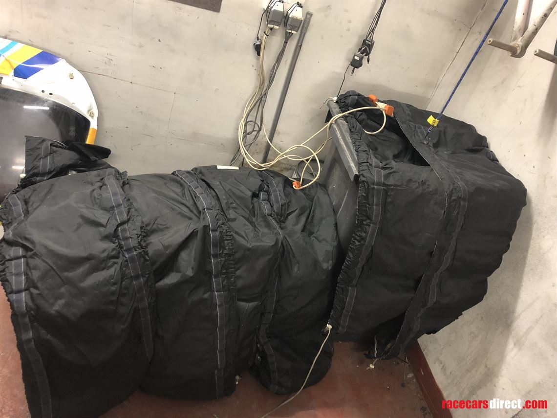 tyre-warmers-race-car-rally