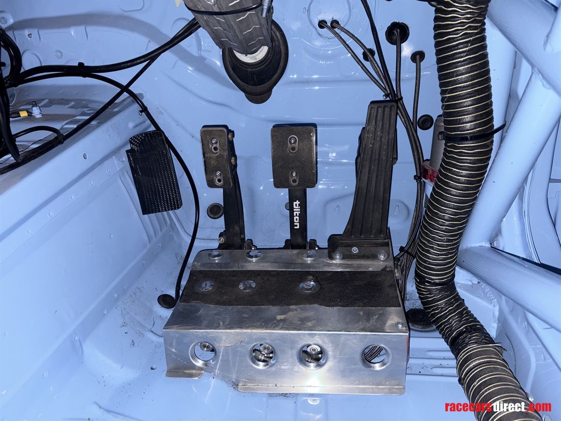 bmw-m2-competition-gt4-spec-6-races-since-new