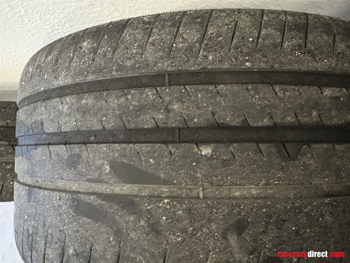 set-of-tires-and-rims-porsche-992-gt3