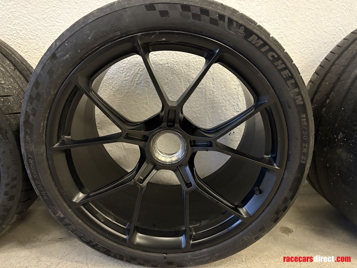 set-of-tires-and-rims-porsche-992-gt3