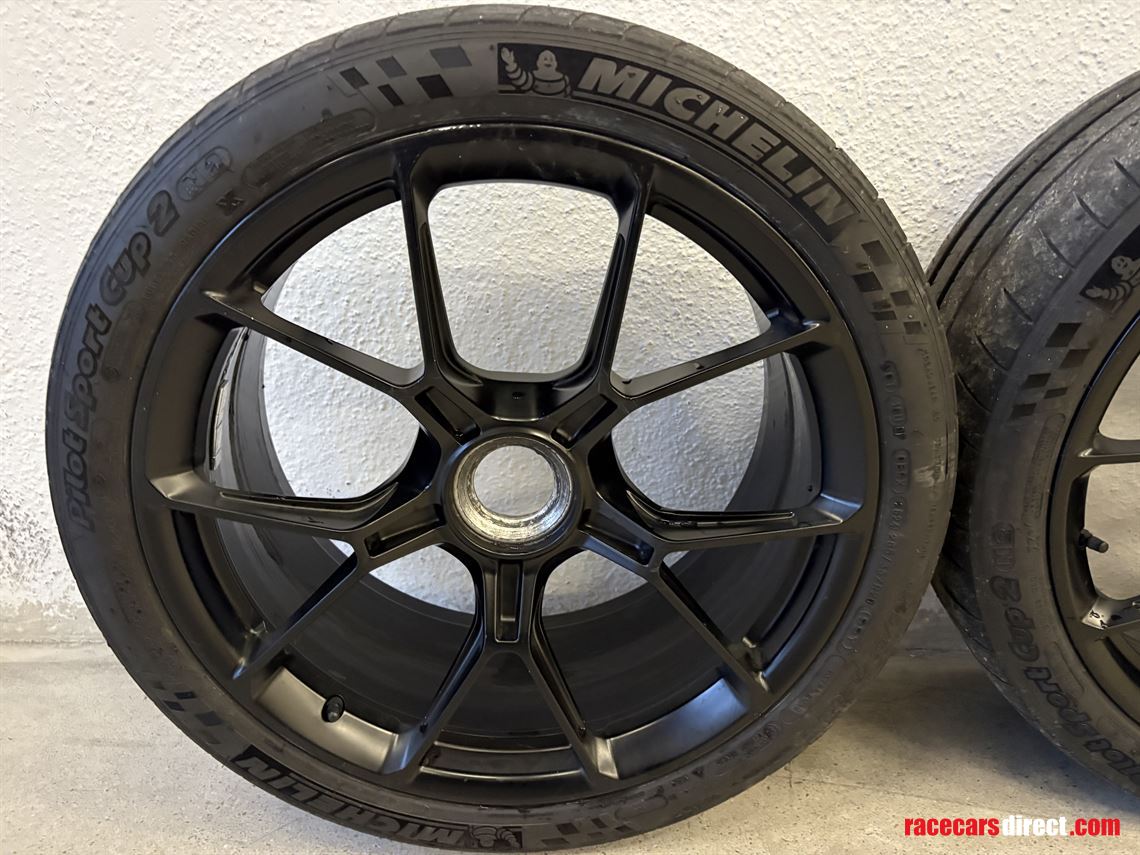 set-of-tires-and-rims-porsche-992-gt3