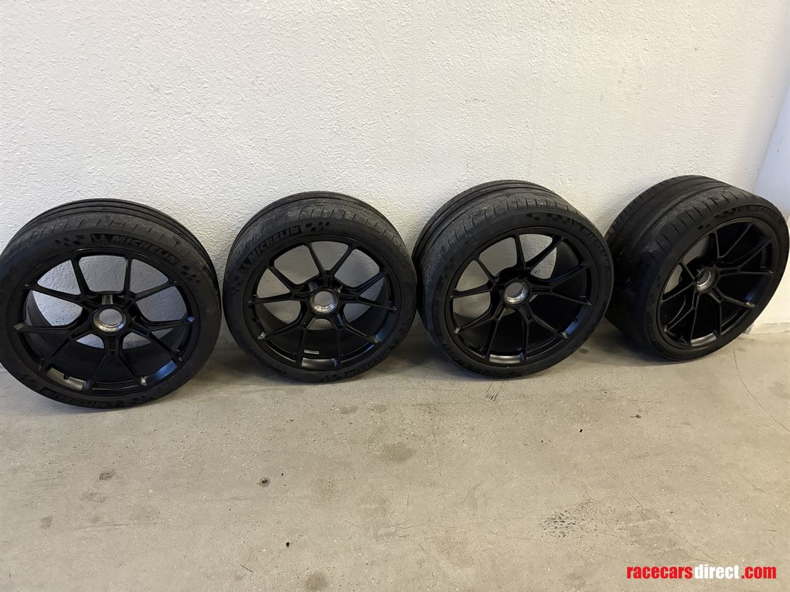 set-of-tires-and-rims-porsche-992-gt3
