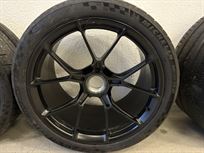 set-of-tires-and-rims-porsche-992-gt3