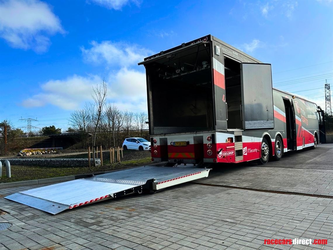 race-team-transporter