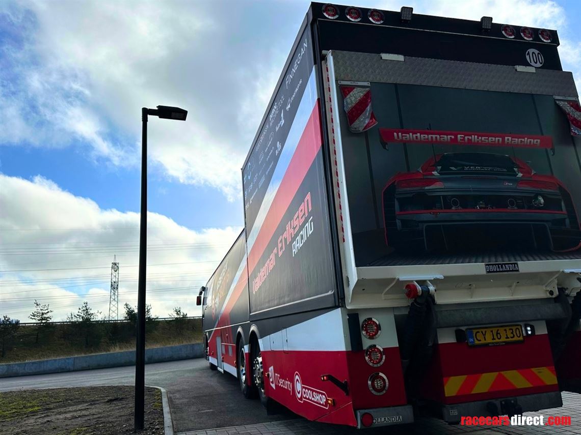 race-team-transporter