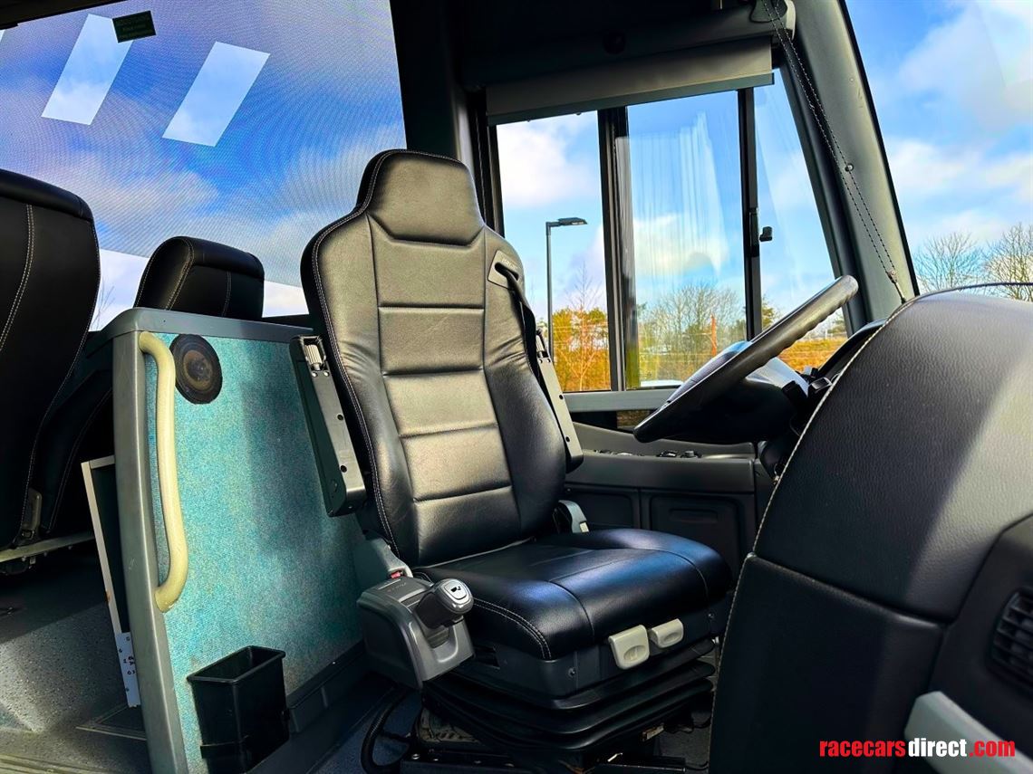 race-team-transporter