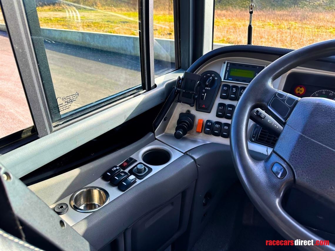 race-team-transporter