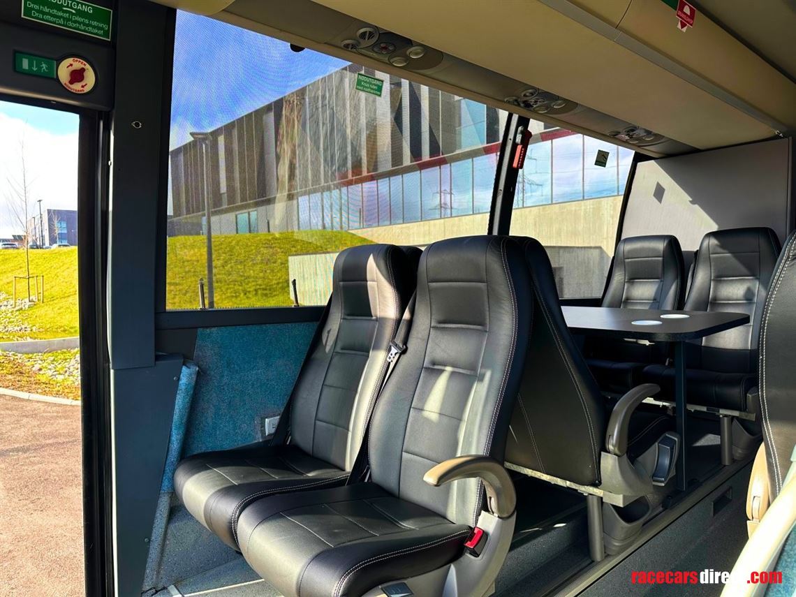 race-team-transporter