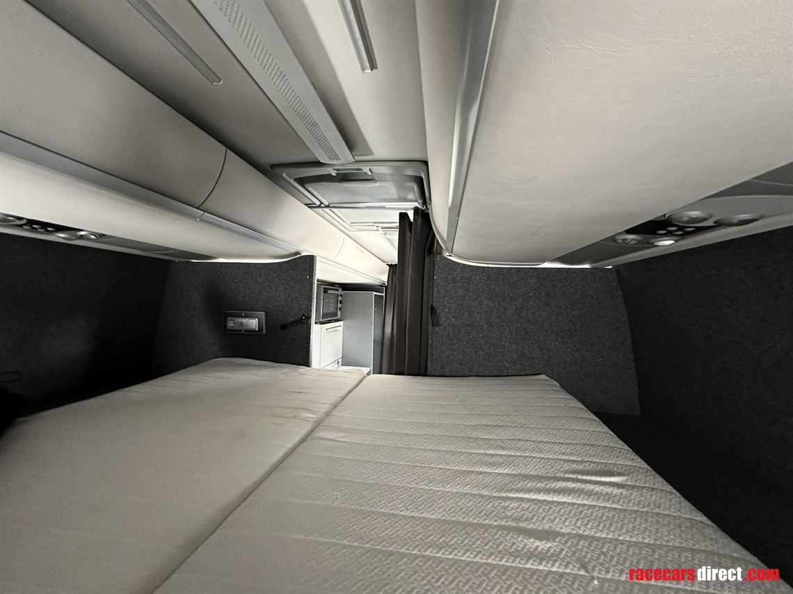 race-team-transporter