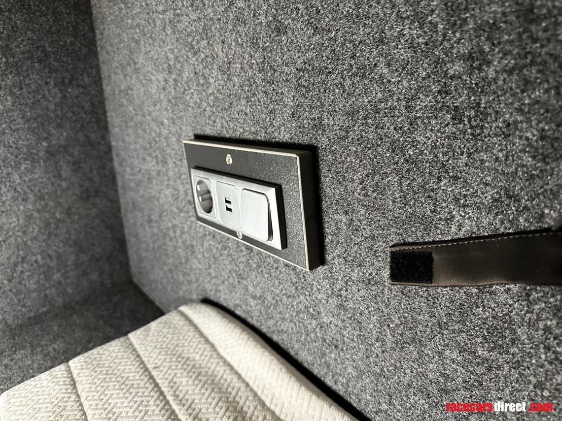 race-team-transporter