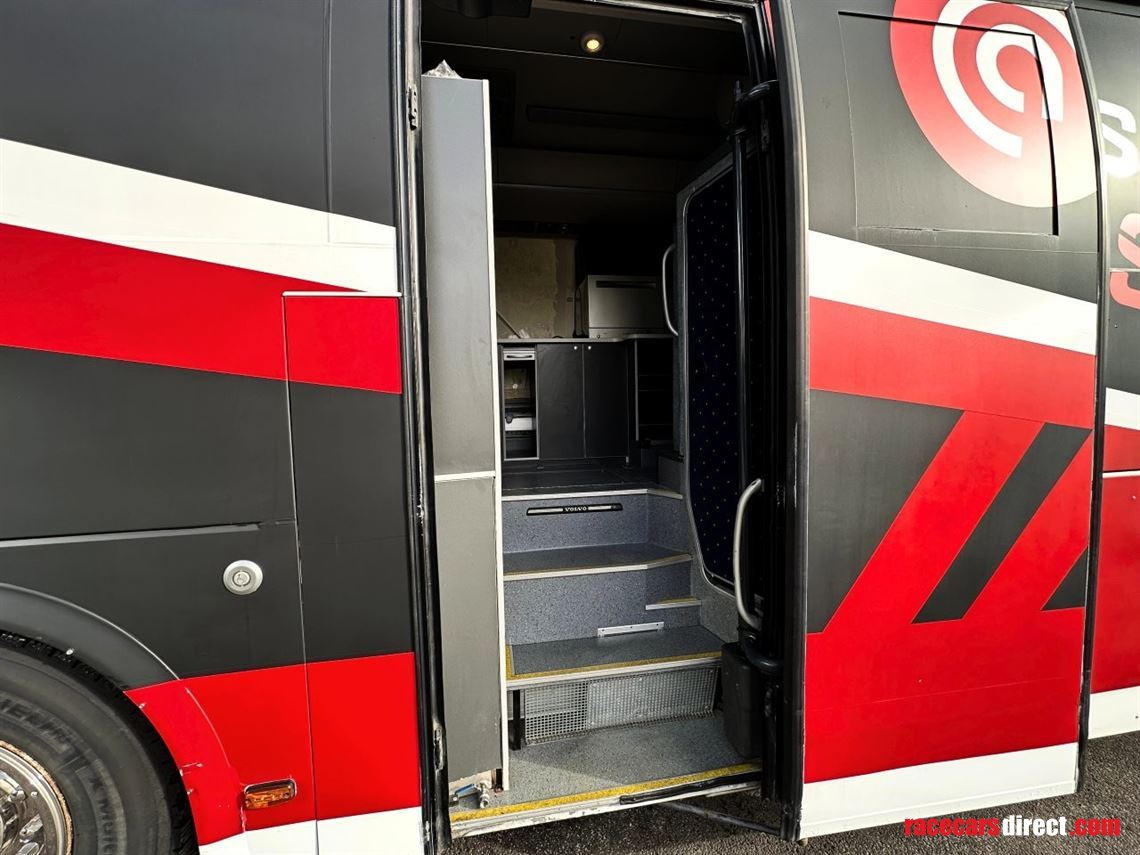 race-team-transporter