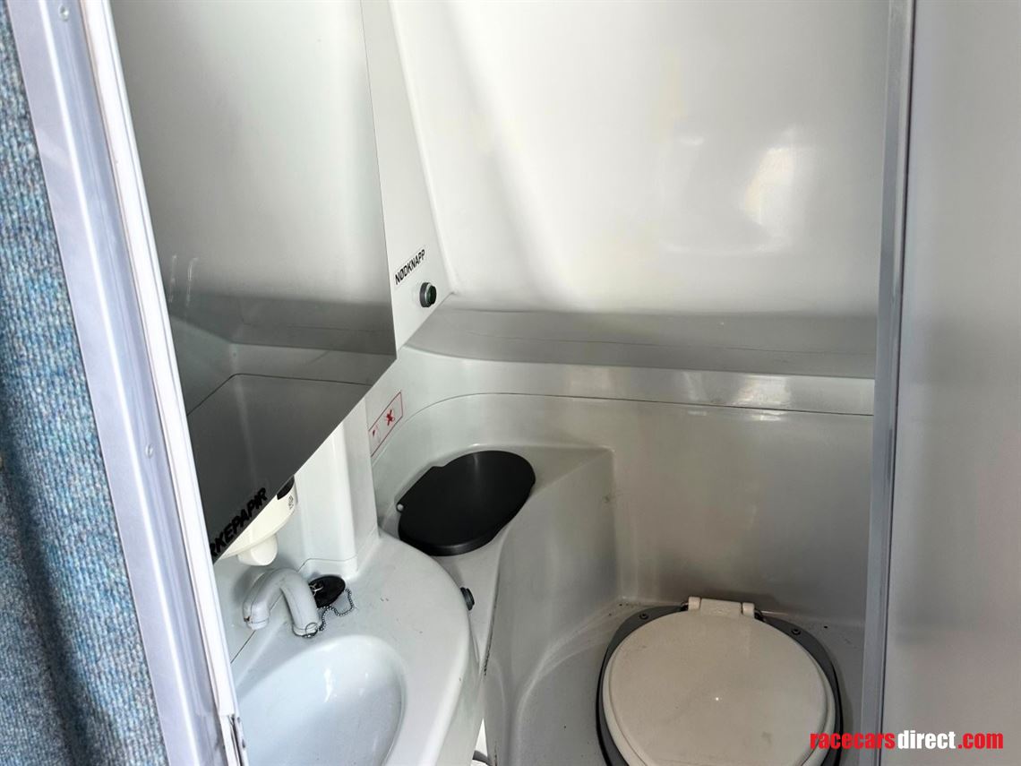 race-team-transporter