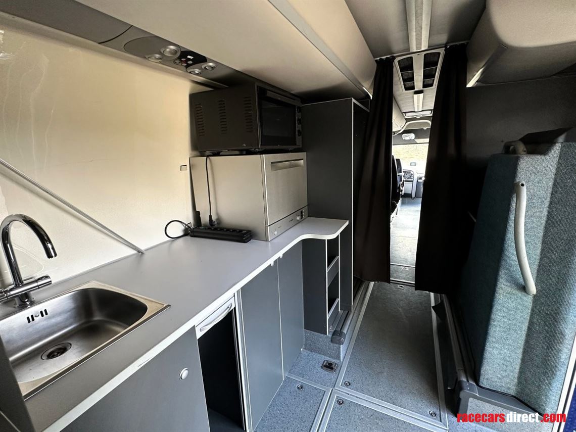 race-team-transporter