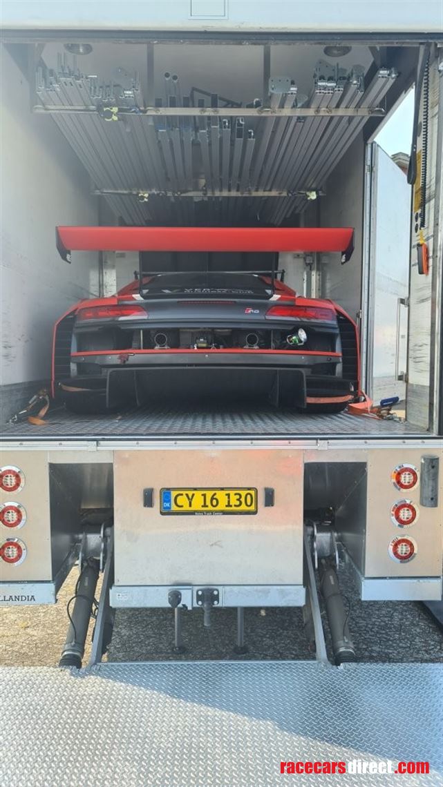 race-team-transporter