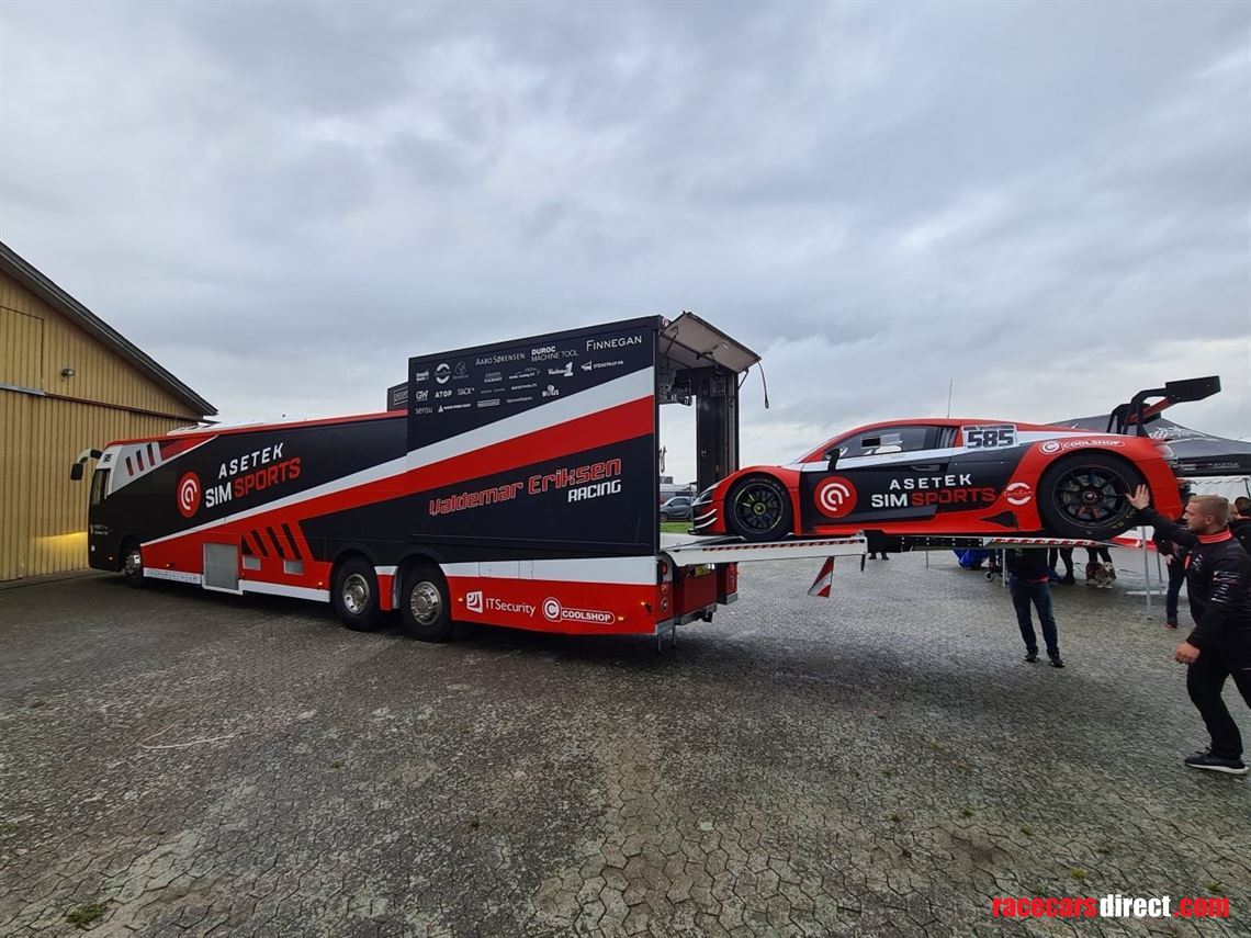race-team-transporter