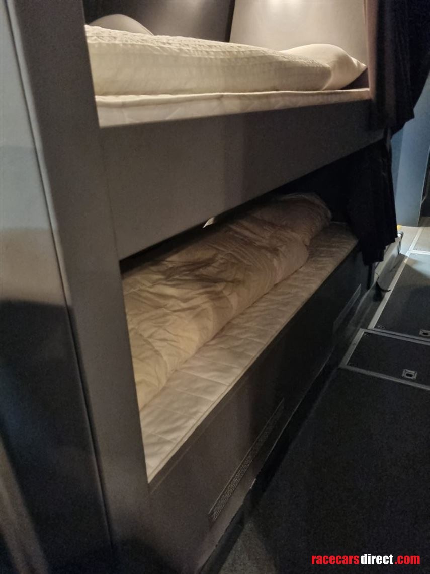 race-team-transporter