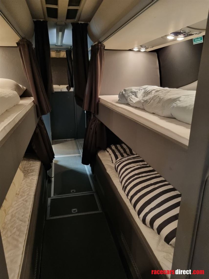 race-team-transporter