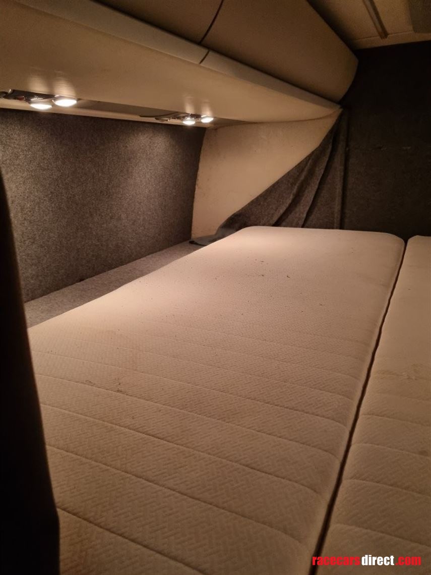 race-team-transporter