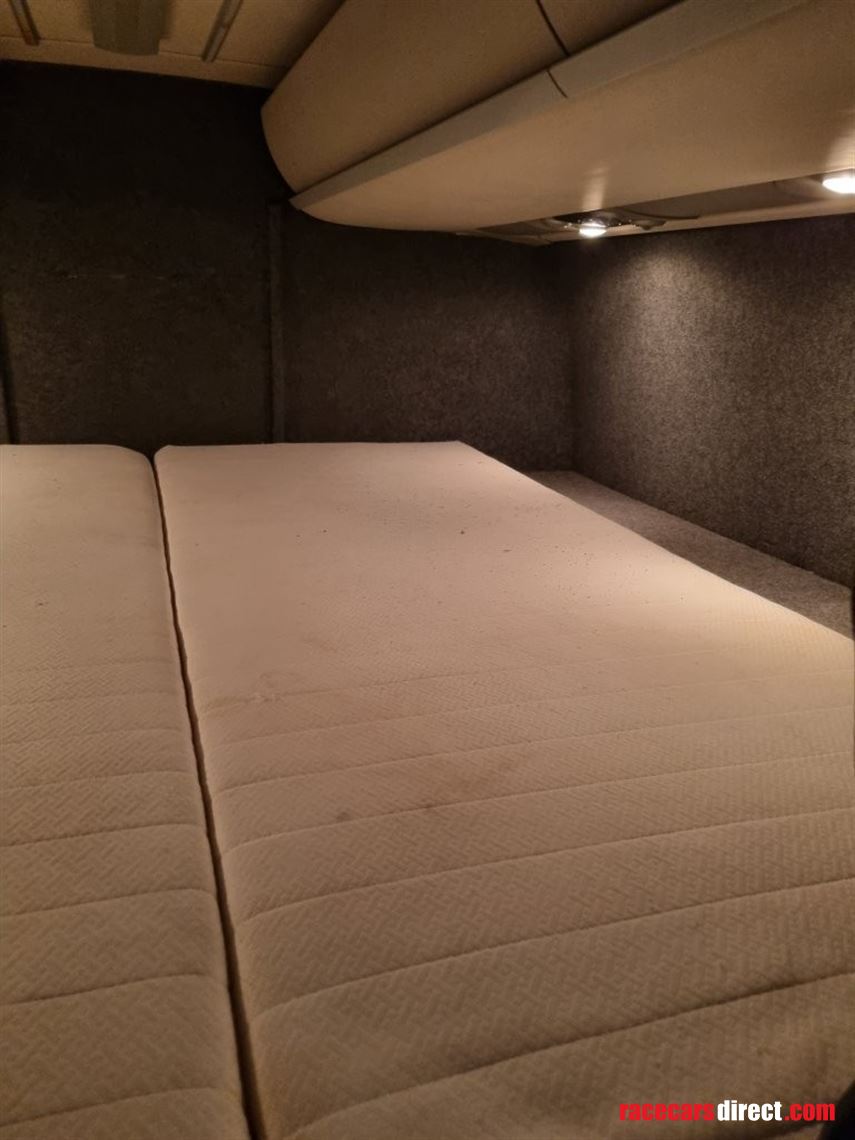 race-team-transporter