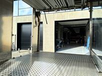 race-team-transporter