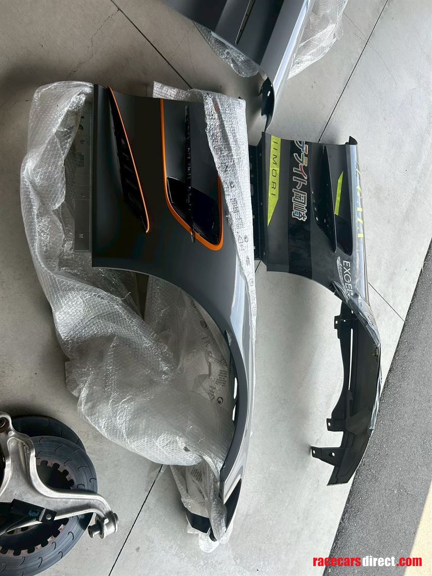 2020-mercedes-amg-gt4-evo