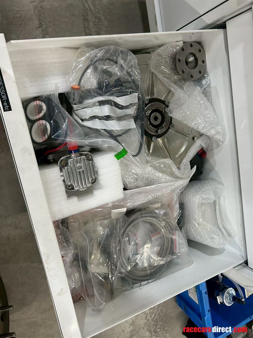 2020-mercedes-amg-gt4-evo