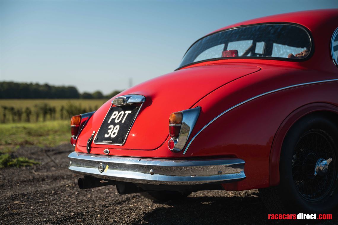 jaguar-mk-2-race-car---fia-htp