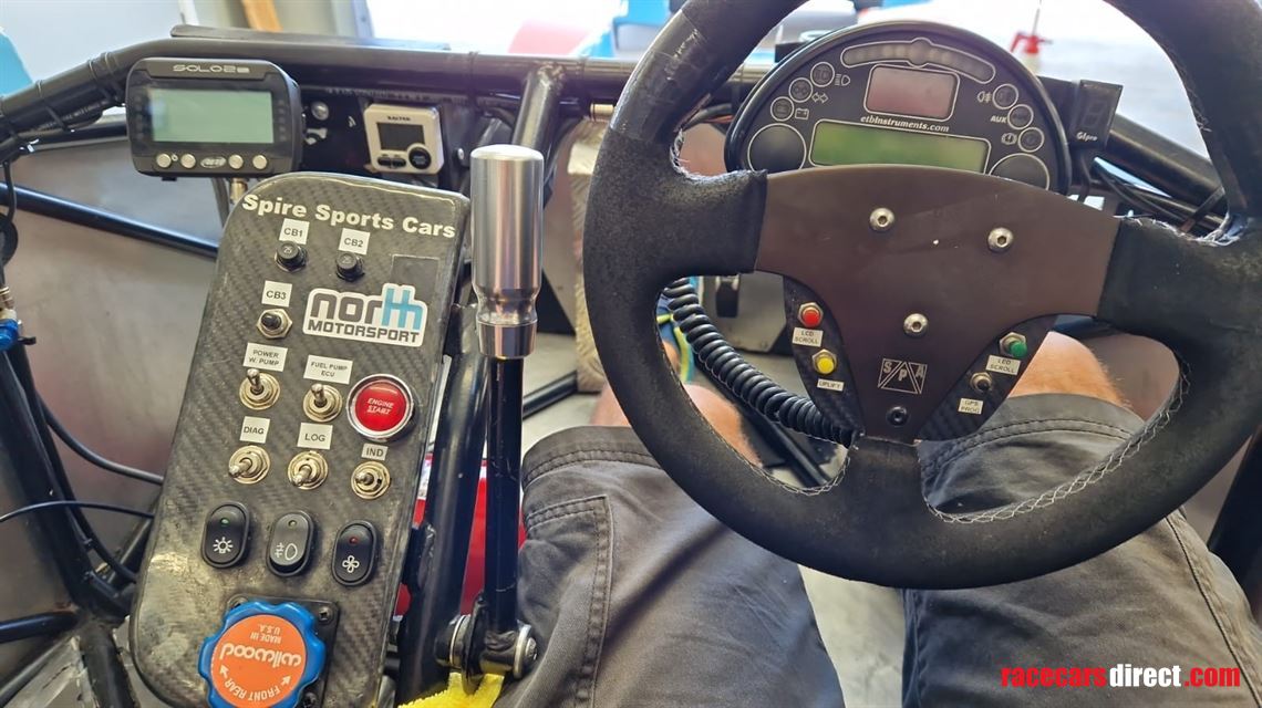 spire-gt3-race-car-gulf-racing-colours