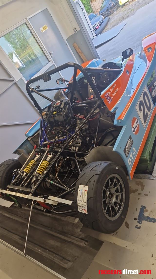 spire-gt3-race-car-gulf-racing-colours