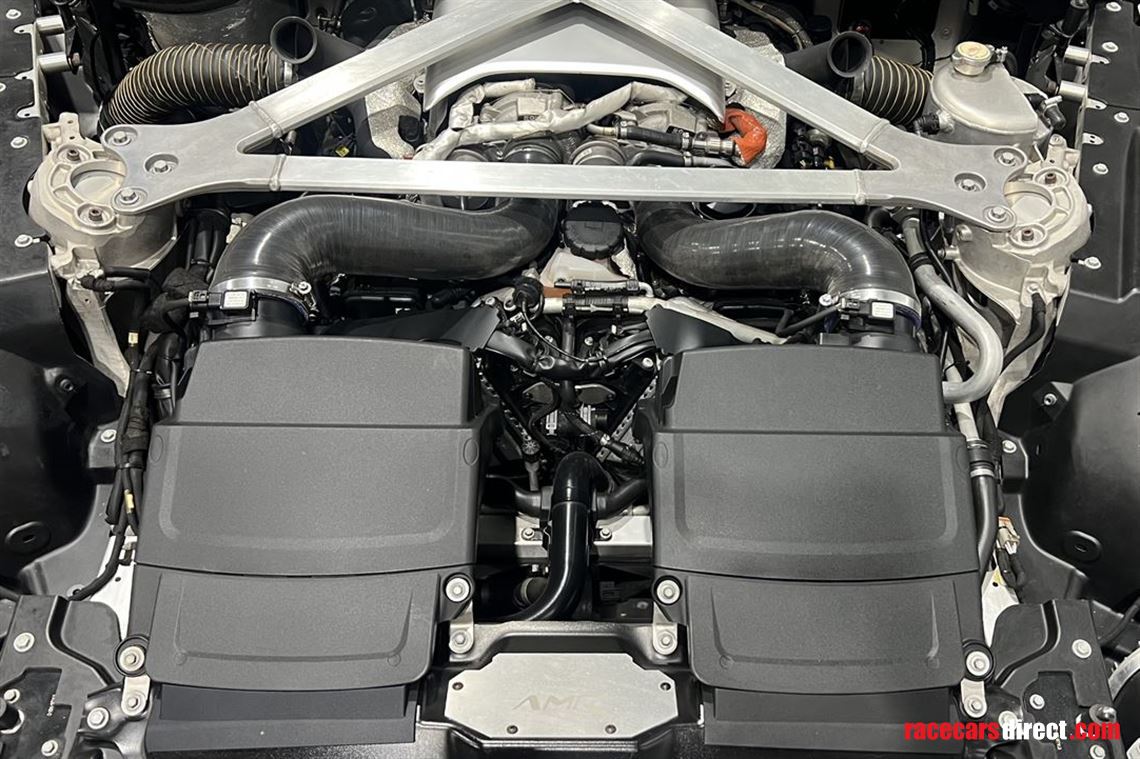 aston-martin-gt4-17a