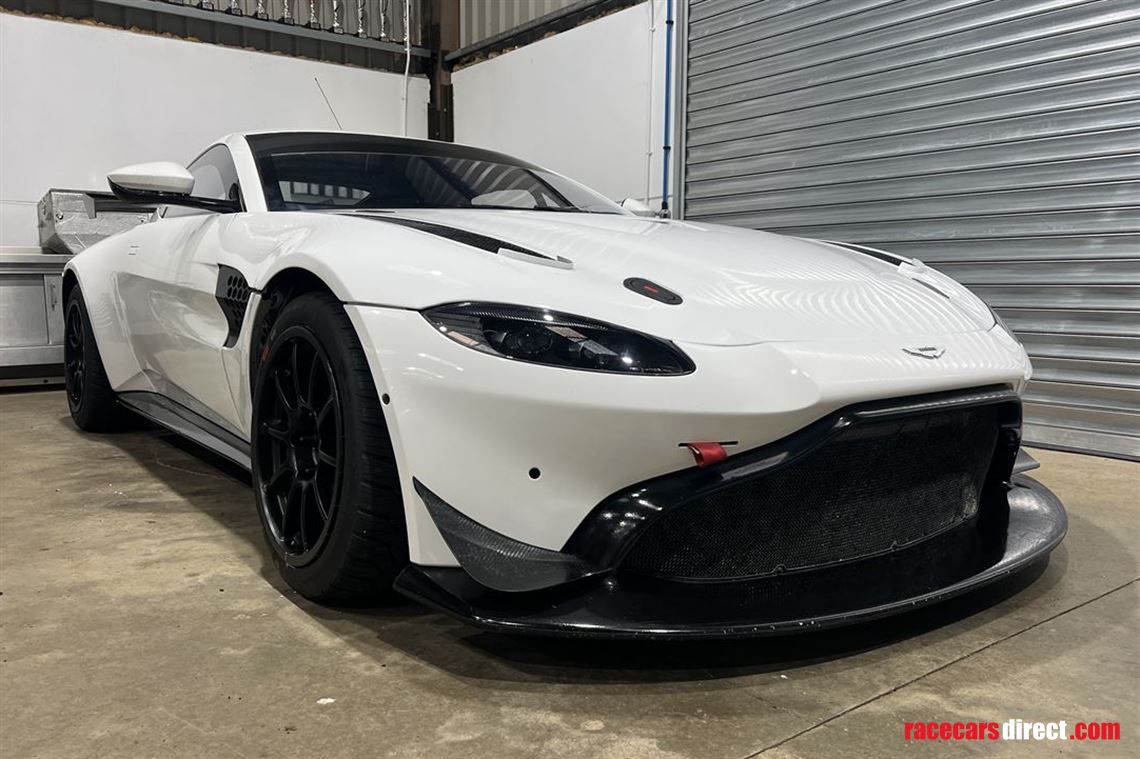 aston-martin-gt4-17a