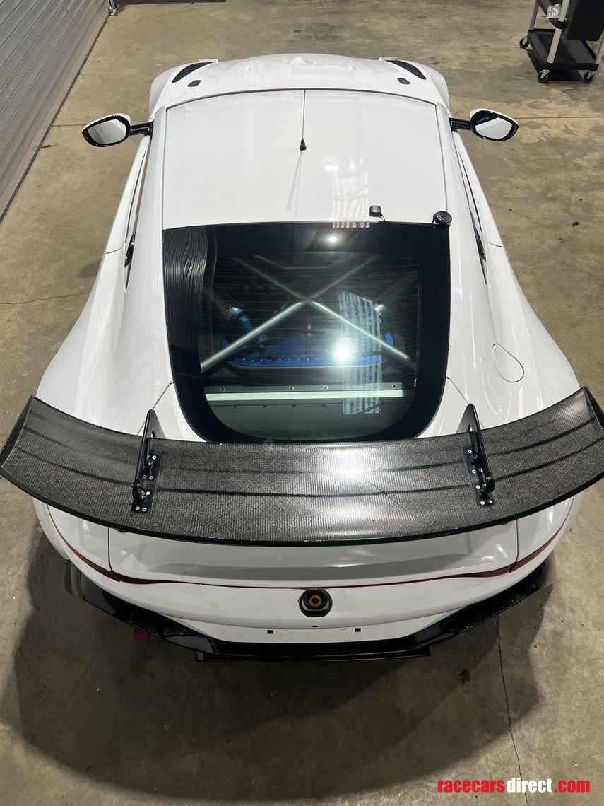 aston-martin-gt4-17a