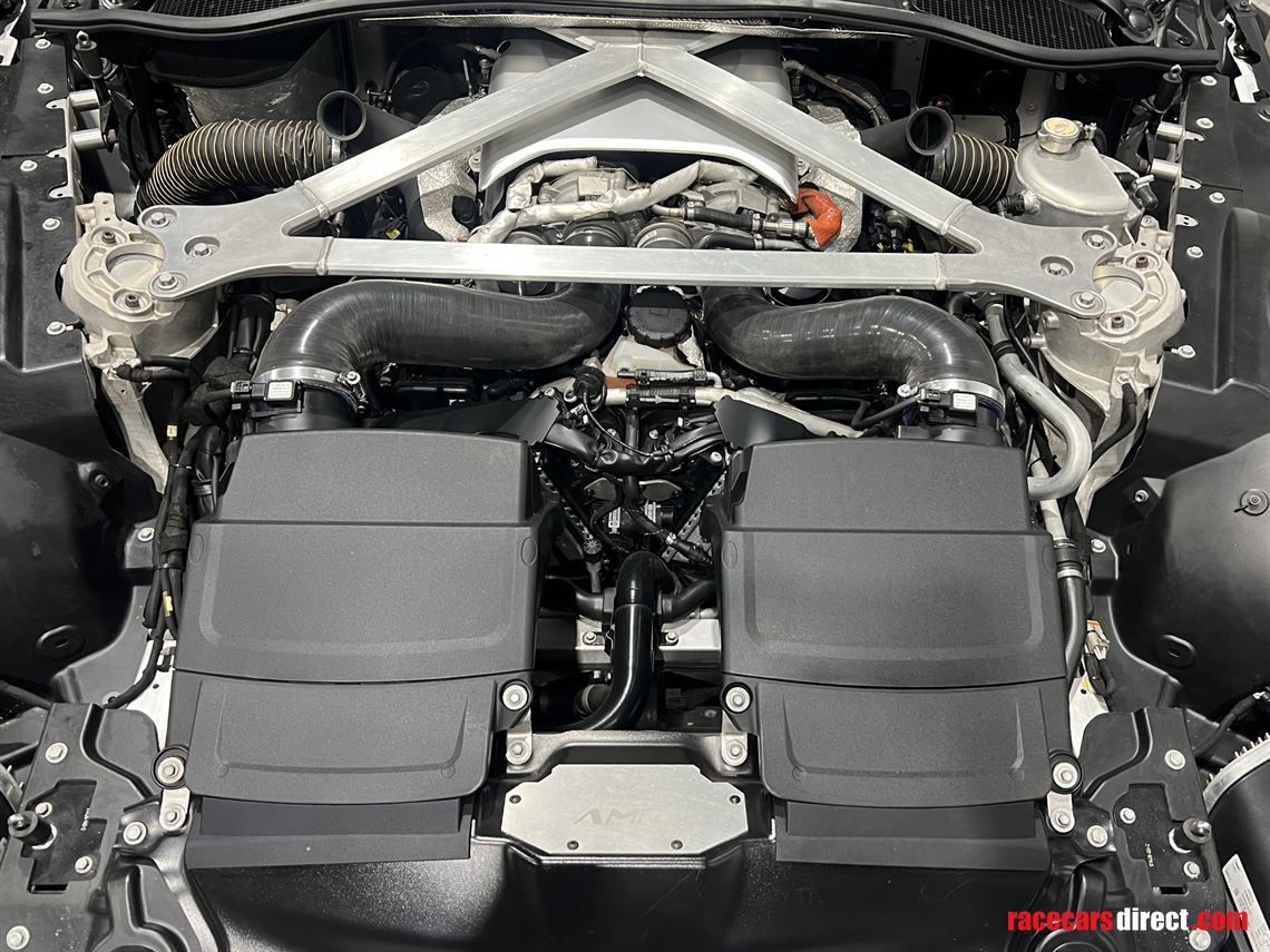 aston-martin-gt4-17a