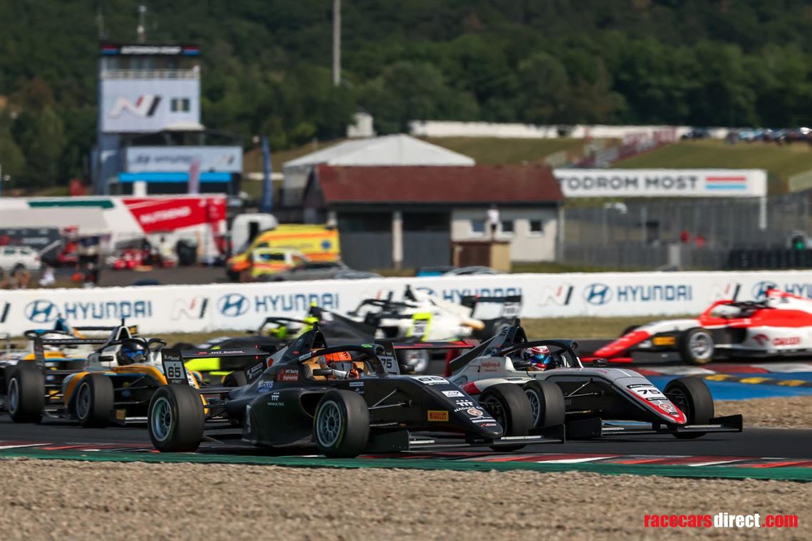 available-seat-f4cez-championship