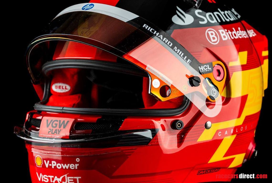 carlos-sainz-2024-helmet